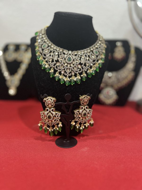Victorian neckset